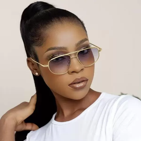FEISEDY Retro Trendy Aviator Sunglasses Women Men 90s Small Vintage Glasses Stylish Gold Metal Oval Sunglasses B2906003 Gold FrameGray Pink Lens