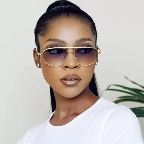 FEISEDY Retro Trendy Aviator Sunglasses Women Men 90s Small Vintage Glasses Stylish Gold Metal Oval Sunglasses B2906003 Gold FrameGray Pink Lens