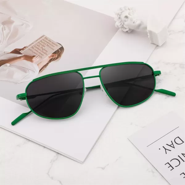 FEISEDY Retro Trendy Aviator Sunglasses Women Men 90s Small Vintage Glasses Stylish Gold Metal Oval Sunglasses B2906007 Green FrameGray Lens