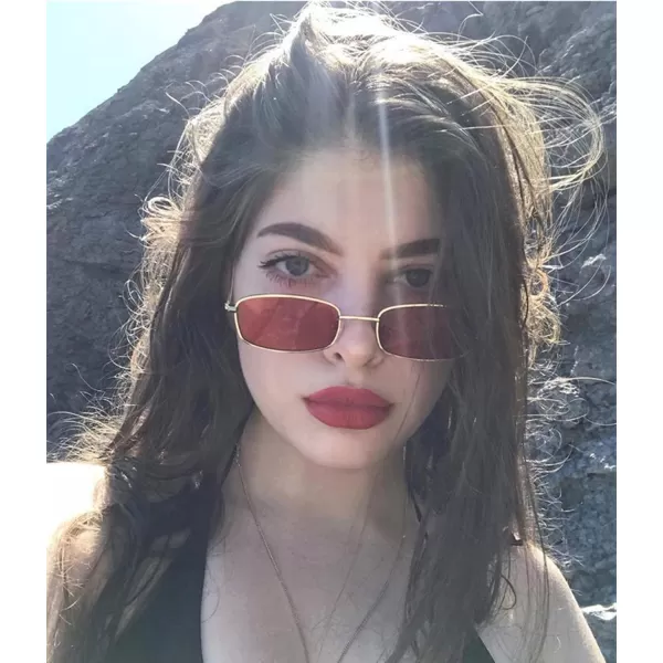 FEISEDY Vintage Small Rectangle Sunglasses Women Men Retro Trendy Square Metal Frame Sun Glasses B2295GlodRed