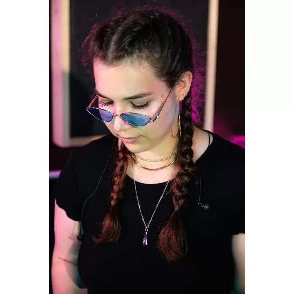 FEISEDY Fashion Designer Sunglasses Retro Small Petals Shape Arc Temple Design B2298Blue