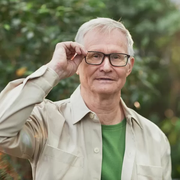 FEISEDY Square Men TR90 Frame Blue Light Blocking Reading Glasses TR90 Rectangle Men Anti Blue Light Computer Reader B9026Black