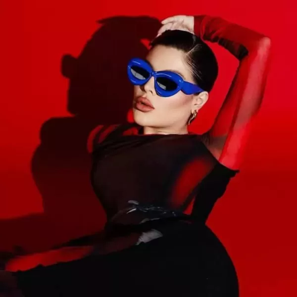 FEISEDY Sunglasses Womens Inflated Fun Lip Shape Sun Glasses Men Cat Eye Thick Frame for Festival Party B4126Blue