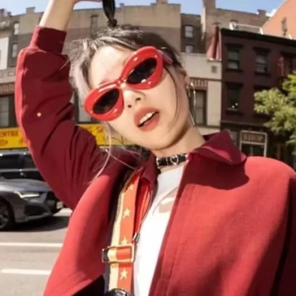 FEISEDY Sunglasses Womens Inflated Fun Lip Shape Sun Glasses Men Cat Eye Thick Frame for Festival Party B4126Red