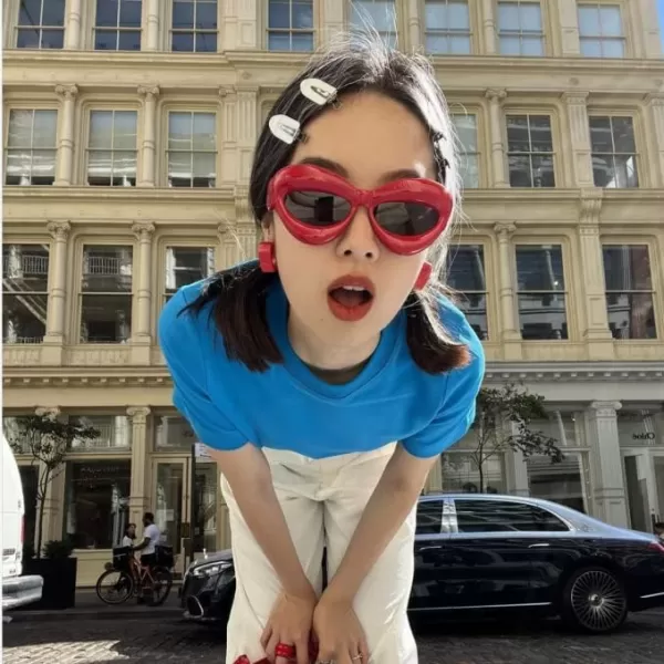 FEISEDY Sunglasses Womens Inflated Fun Lip Shape Sun Glasses Men Cat Eye Thick Frame for Festival Party B4126Red