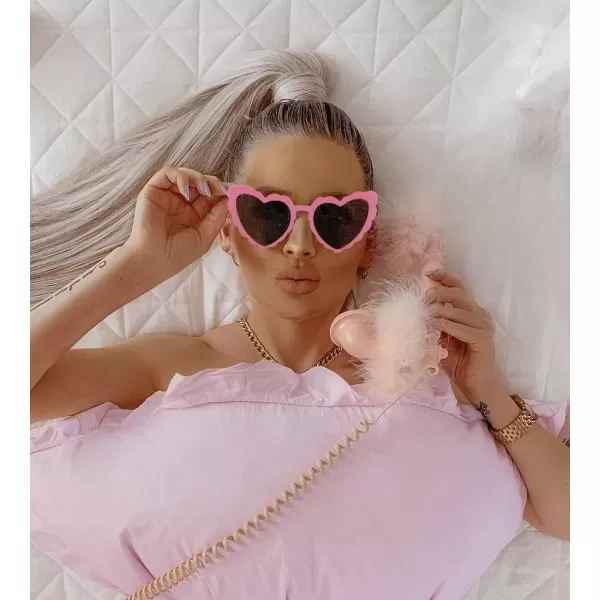 FEISEDY Love Heart Shaped Sunglasses for Women Trendy Retro Cat Eye Mod Style Stylish Glasses B2336003 Pink  Gradient Grey Lens