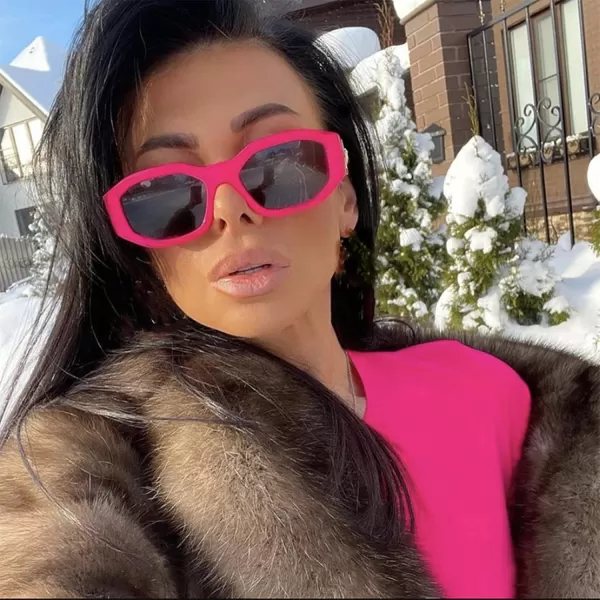 FEISEDY Retro Trendy Rectangle Sunglasses Women Men Vintage 90s Small Narrow Square Sunglasses B2322005 Rose Red FrameGray Lens