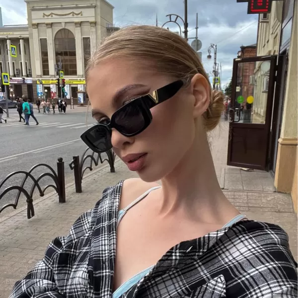 FEISEDY Small Rectangle Sunglasses for Women Men Vintage Trendy Y2K Rectangular Sunglasses B9066Black