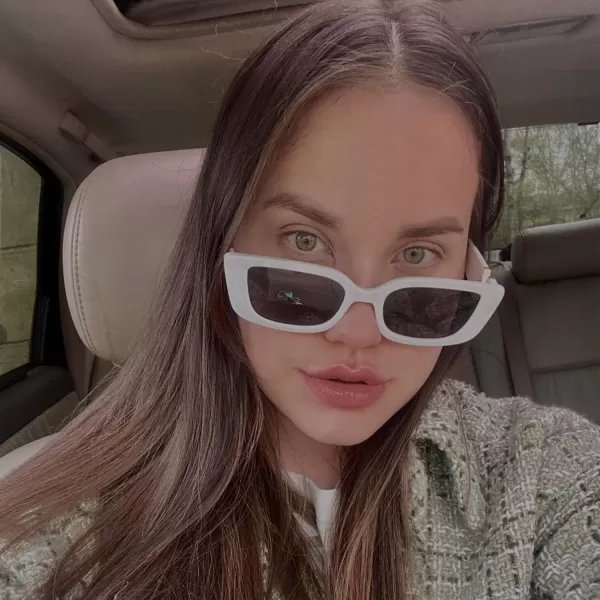 FEISEDY Small Rectangle Sunglasses for Women Men Vintage Trendy Y2K Rectangular Sunglasses B9066White