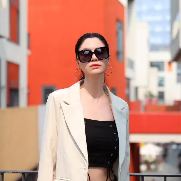 FEISEDY Trendy Polarized Cateye Sunglasses Womens Vintage Oversized Square Sunglasses UV400 Protection B0003Black Frame Gradient Grey Lens