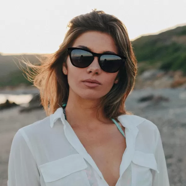 FEISEDY Vintage Polarized Sunglasses for Women Men Classic Square Trendy TR Frame Designer Shades B0176Black  Grey