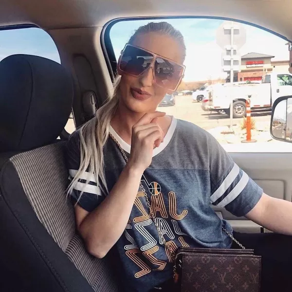FEISEDY Women Square Oversized Sunglasses Flat Top Fashion Big Stylish Large Frame UV400 B253904 Champagne