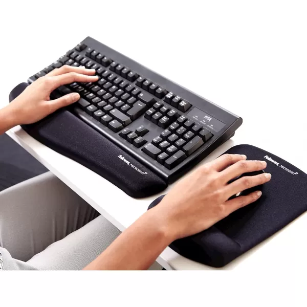 Fellowes PlushTouch Wrist Rest with FoamFusion Technology Graphite 9252301Black