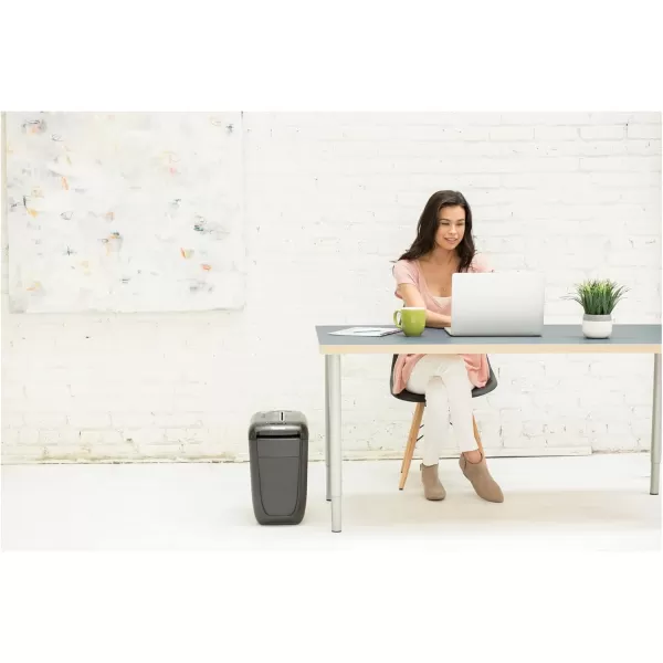 Fellowes PowerShred P30C 6 Sheet CrossCut Deskside Paper Shredder for The Home Office10Sheet