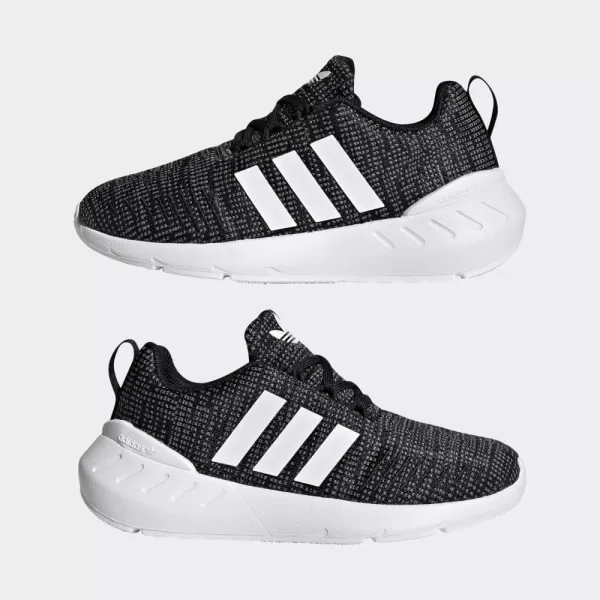 imageadidas UnisexChild Swift Run 22 SneakerBlackWhiteGrey