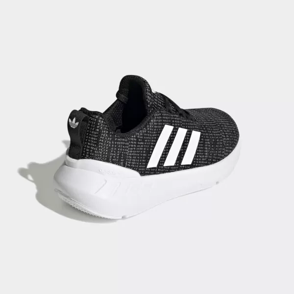 imageadidas UnisexChild Swift Run 22 SneakerBlackWhiteGrey