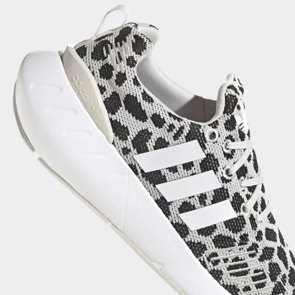 imageadidas UnisexChild Swift Run 22 SneakerTalcCloud WhiteCore Black