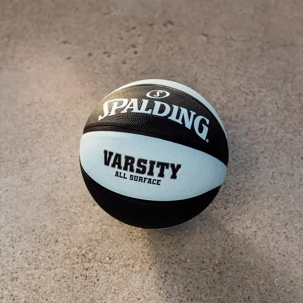 Spalding Varsity Outdoor Basketball