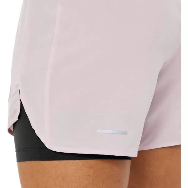 imageASICS Womens Road 2N1 55IN Short Running ApparelBarely RosePerformance Black