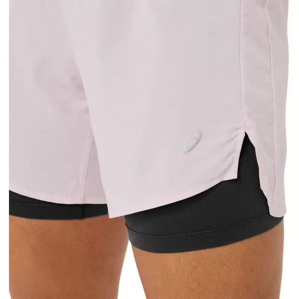 imageASICS Womens Road 2N1 55IN Short Running ApparelBarely RosePerformance Black